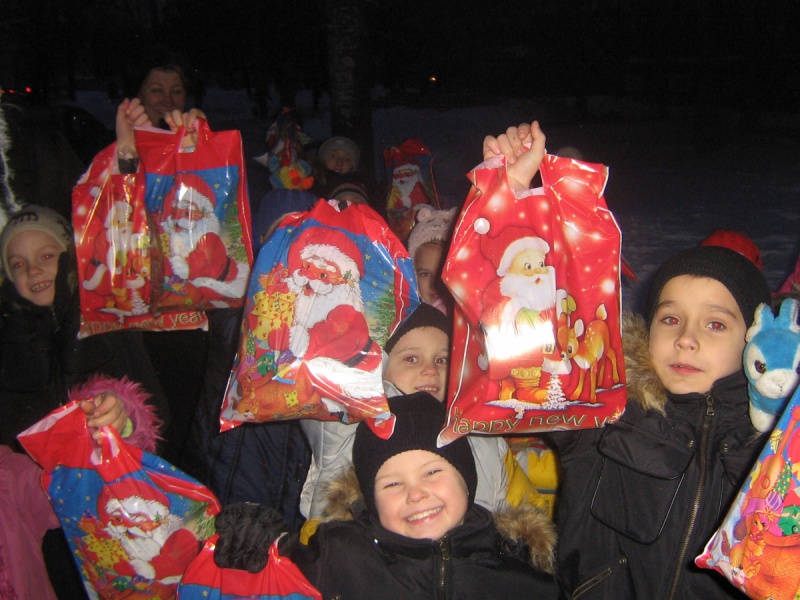 Радіємо подарункам