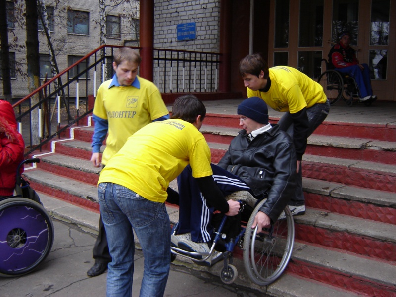 Допомогаємо