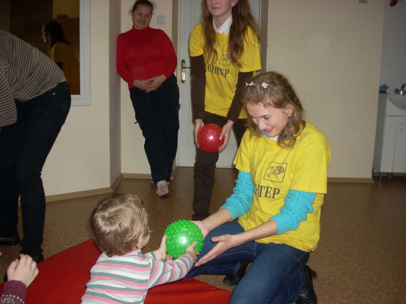 Волонтери в інтернаті