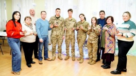 СВІТЛО ПЕРЕМАГАЄ ТЕМРЯВУ: В УНІВЕРСИТЕТІ МЕНЕДЖМЕНТУ ОСВІТИ ВІДБУВСЯ АВТОРСЬКИЙ МАЙСТЕР-КЛАС З ПЕТРИКІВСЬКОГО РОЗПИСУ