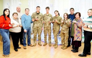 СВІТЛО ПЕРЕМАГАЄ ТЕМРЯВУ: В УНІВЕРСИТЕТІ МЕНЕДЖМЕНТУ ОСВІТИ ВІДБУВСЯ АВТОРСЬКИЙ МАЙСТЕР-КЛАС З ПЕТРИКІВСЬКОГО РОЗПИСУ